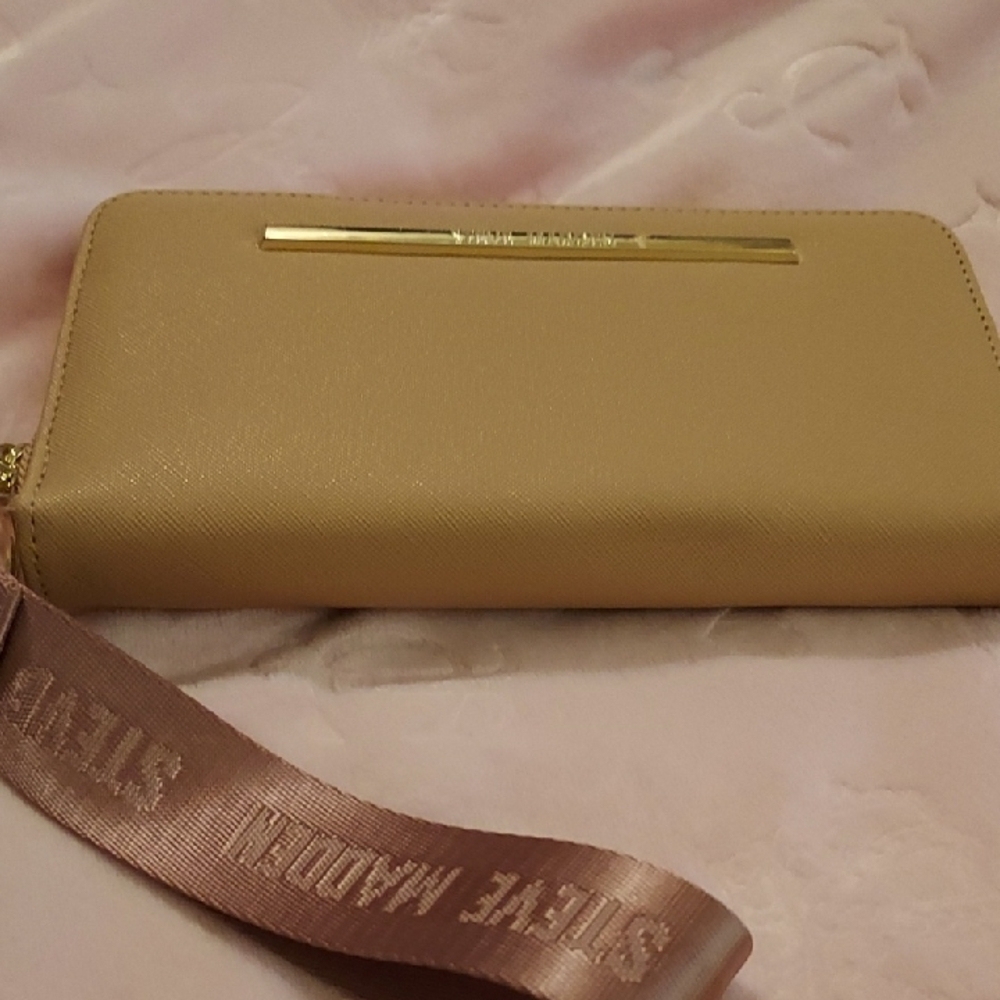 Steve Madden Tan Wallet Elegant Leather Design